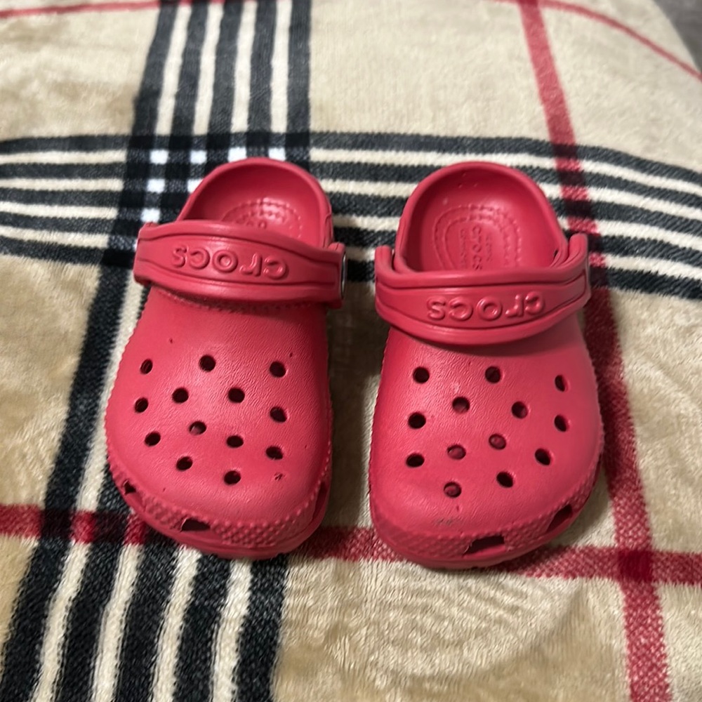 Kids Crocs size 5